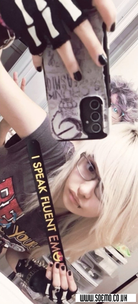 soEmo.co.uk - Emo Kids - 3mo_Vampir33