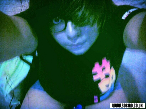 soEmo.co.uk - Emo Kids - AxelBleedsPureVeins