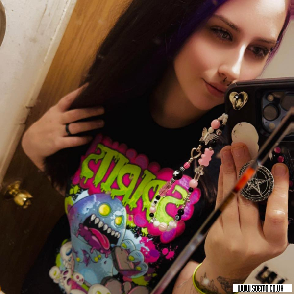 soEmo.co.uk - Emo Kids - Charizard_Rawr