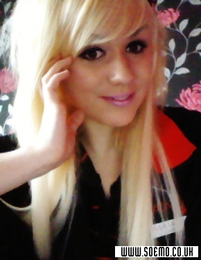 soEmo.co.uk - Emo Kids - DropDeadLauRawwwr_x