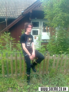 soEmo.co.uk - Emo Kids - Tenebris_Figura