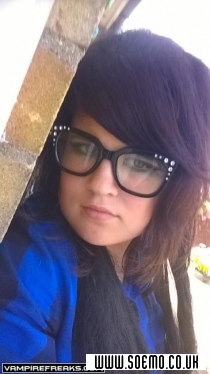 soEmo.co.uk - Emo Kids - XxShatteredMirrorxX