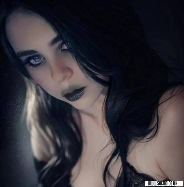 soEmo.co.uk - Emo Kids - AsTheWorldFallsDown