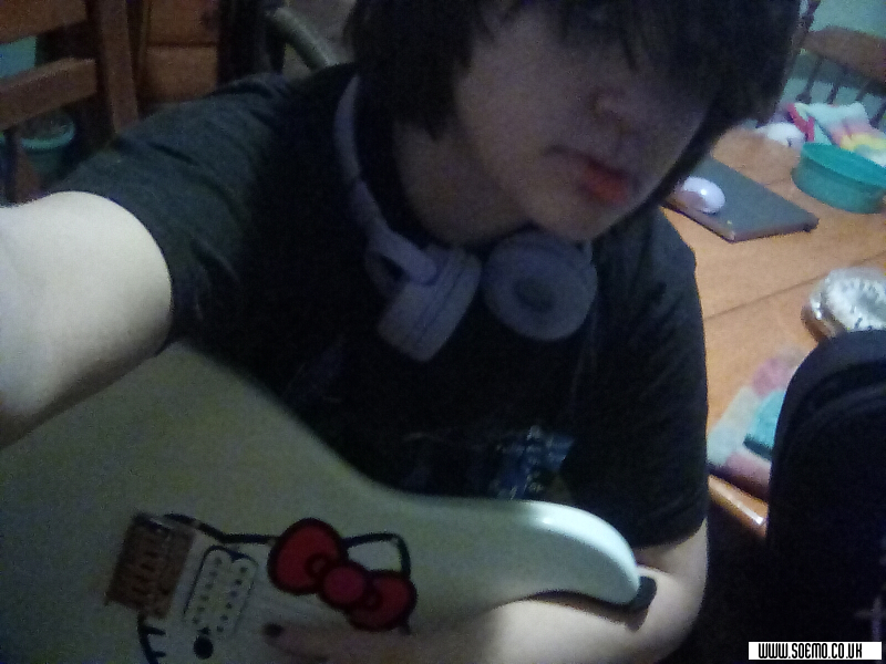 soEmo.co.uk - Emo Kids - Axel-1z-dead