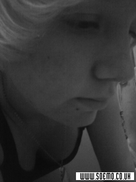 soEmo.co.uk - Emo Kids - bloodredsmile