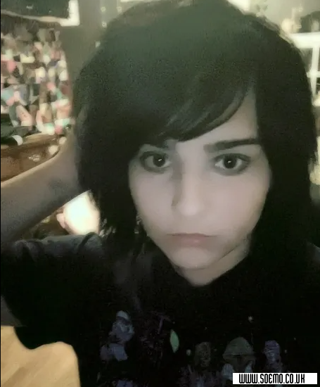 soEmo.co.uk - Emo Kids - GerardWaysEyelash69