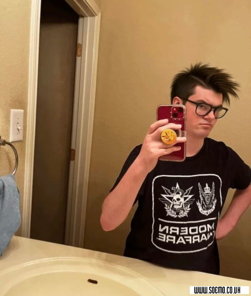 soEmo.co.uk - Emo Kids - Grass