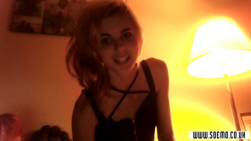 soEmo.co.uk - Emo Kids - notthelping