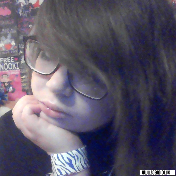 soEmo.co.uk - Emo Kids - xx_l3atherm0uth_xx