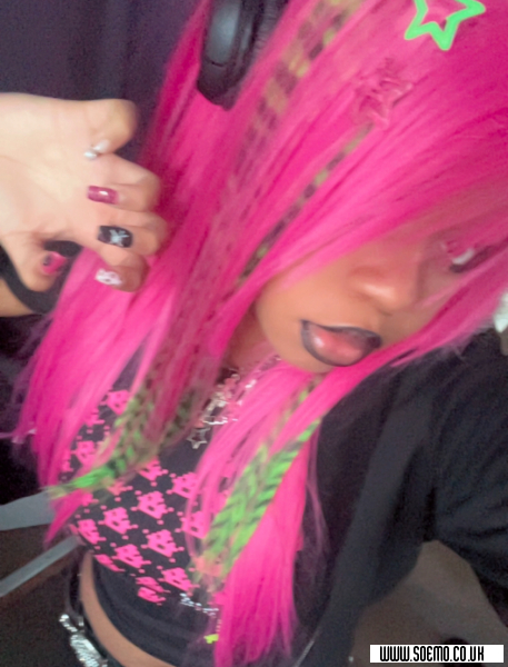 soEmo.co.uk - Emo Kids - Z0mb13_CL4W5